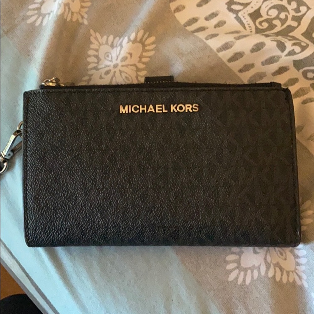 Wristlet wallet